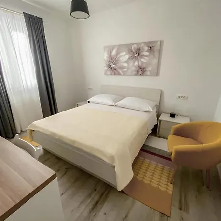 Apartments Happy Sukosan Exterior photo