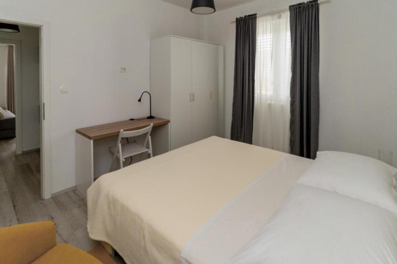 Happy Apartment