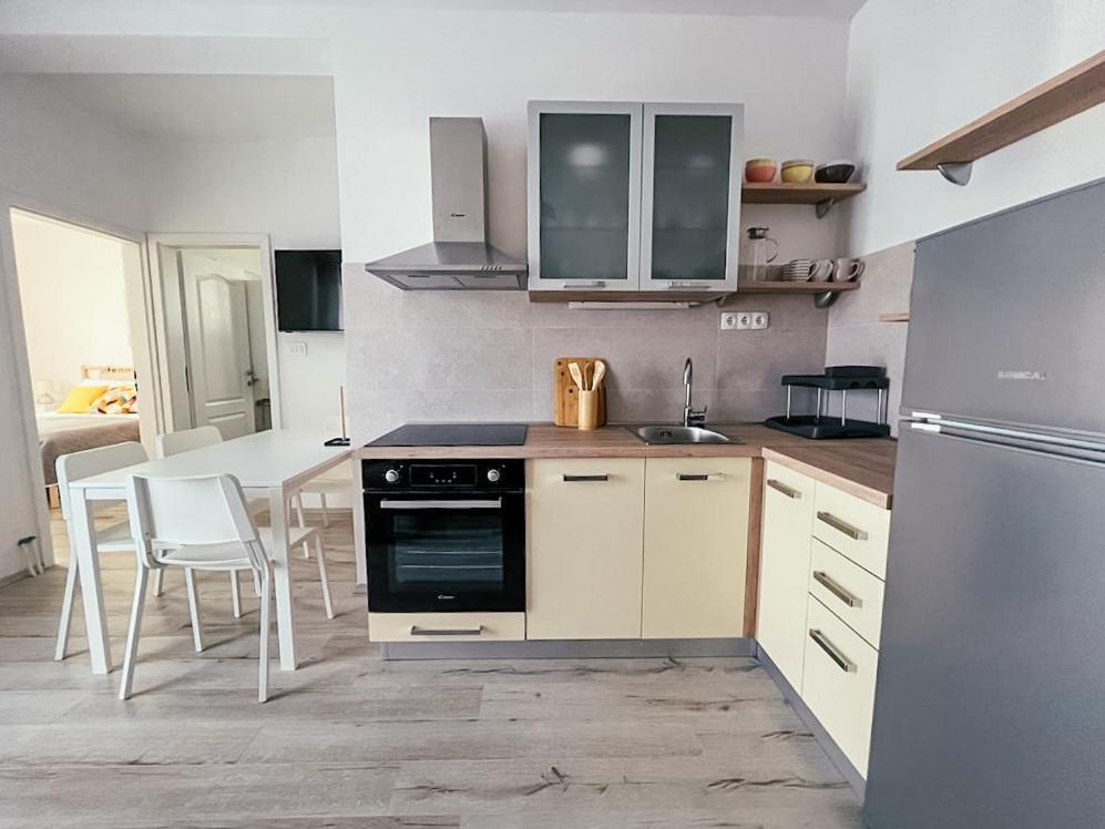 Happy Apartment