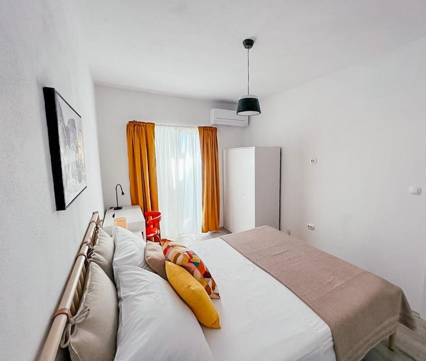 Apartment Happy